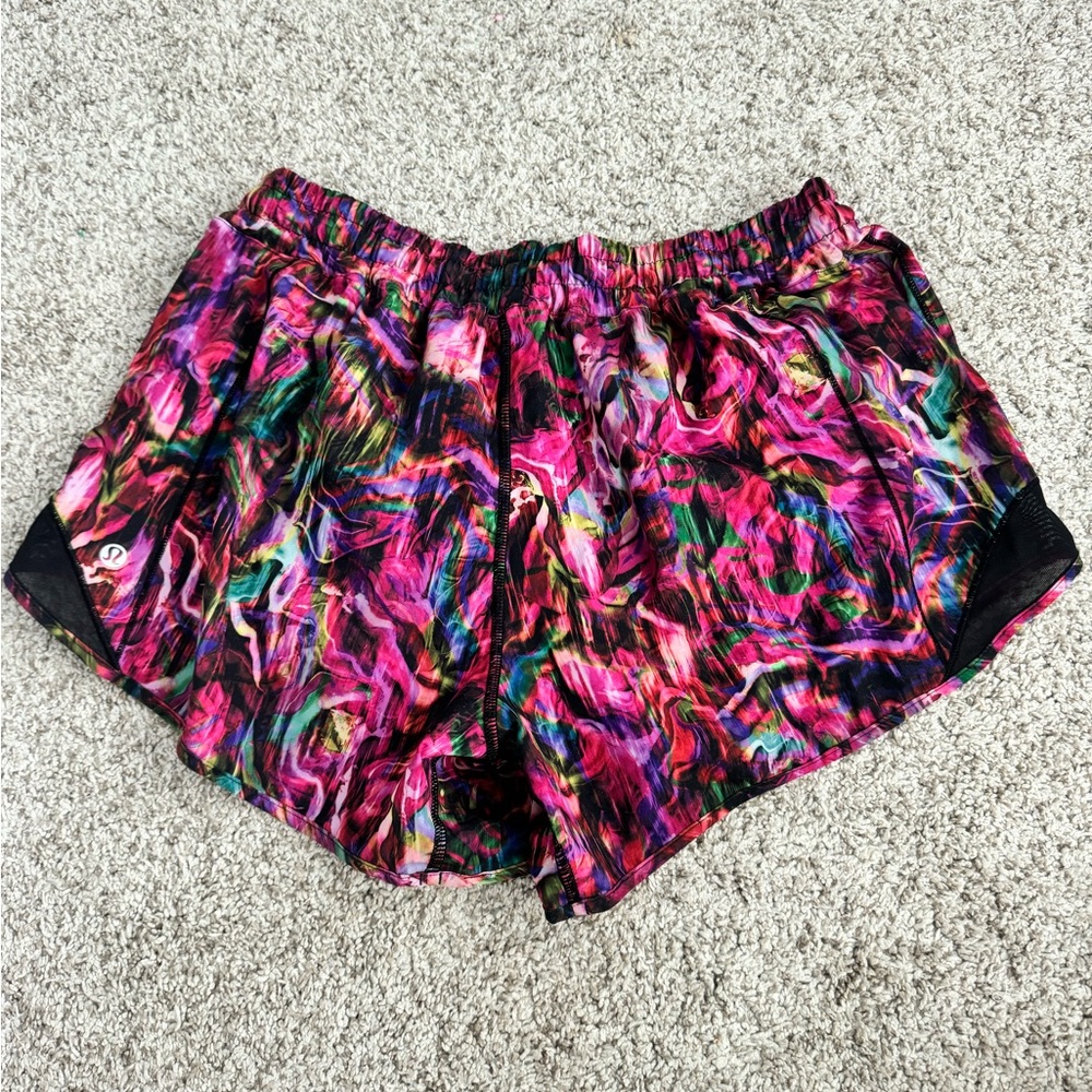 Lululemon High Rise Hotty Hot Shorts Size 12 Tall EUC - Picture 2 of 4